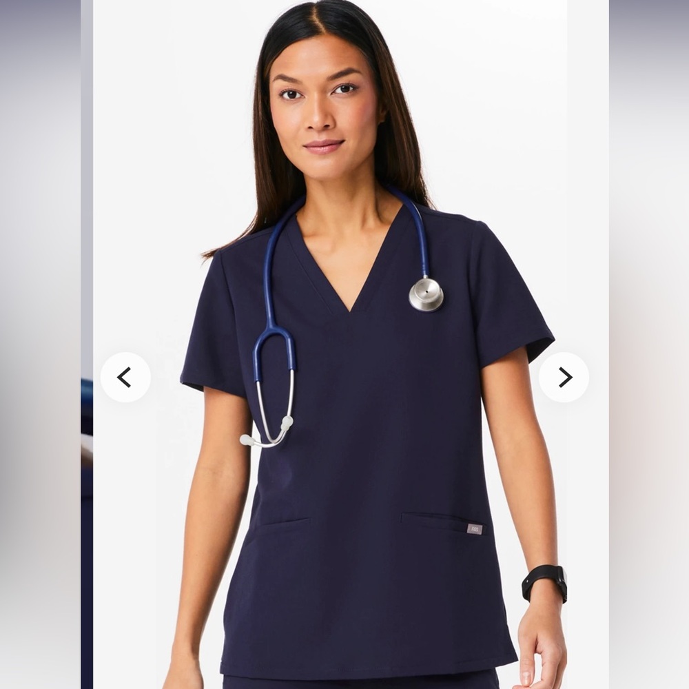 FIGS Casma Three-Pocket Scrub Top